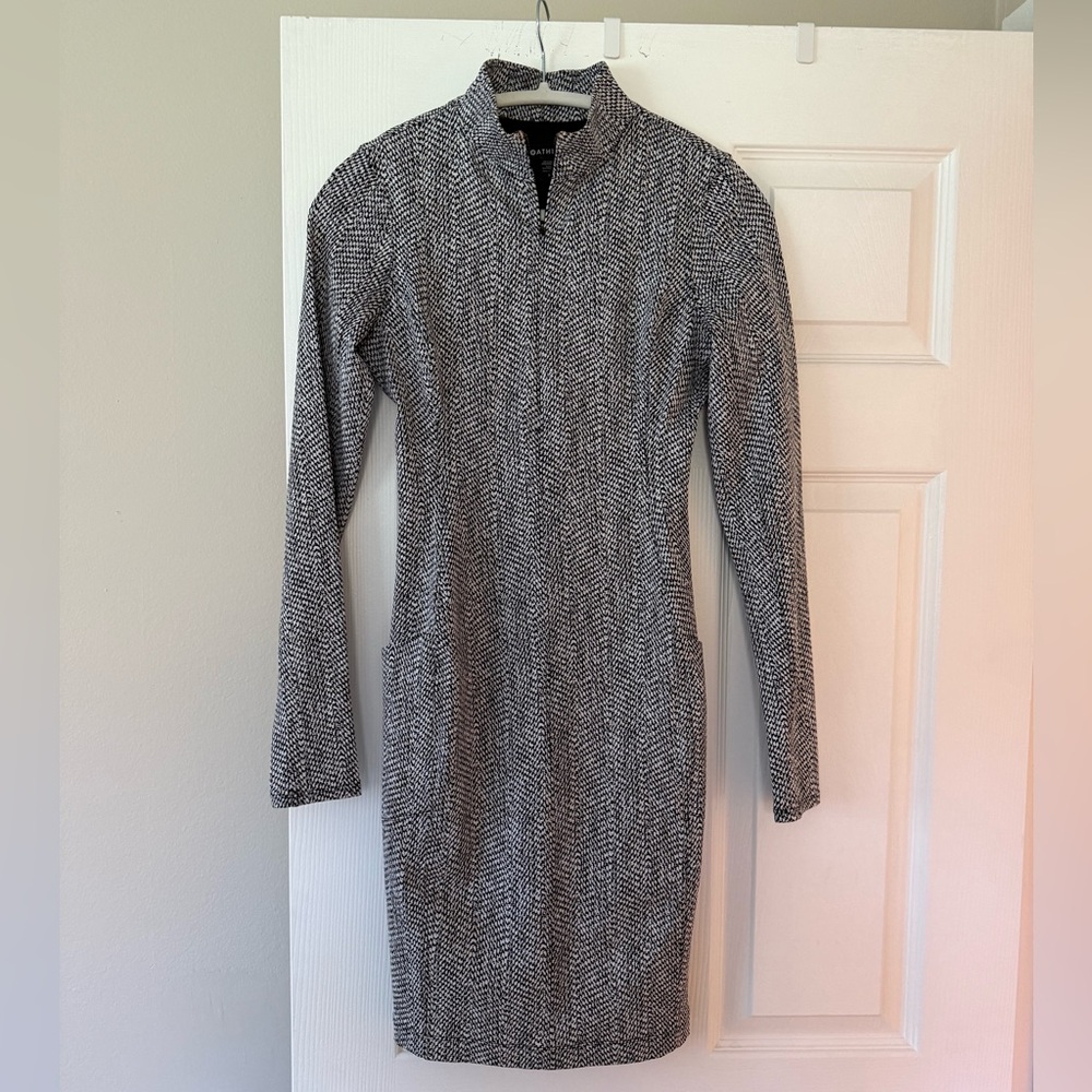Athleta Black and White Long Sleeve Dress